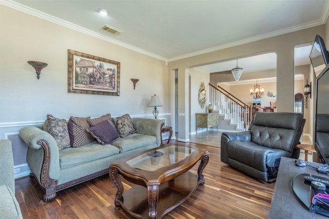 living area featuring crown molding, visible vents, a chandelier, and dark wood finished floors