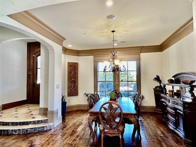 dining area featuring ornamental molding, dark hardwood / wood-style flooring, and a notable chandelier