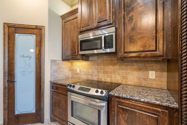 124 Mill Crossing Ln, Springtown, TX 76082 - kitchen featuring visible vents, ornamental molding, a sink, a spacious island, and appliances with stainless steel finishes