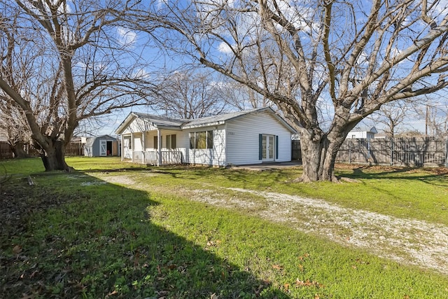 view of front facade with a porch and a front lawn