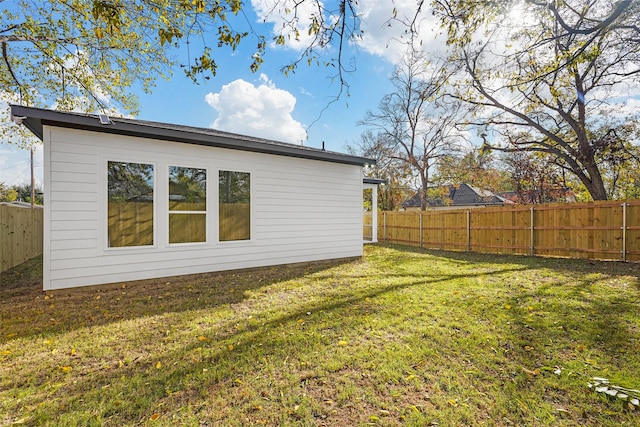 exterior space featuring a lawn