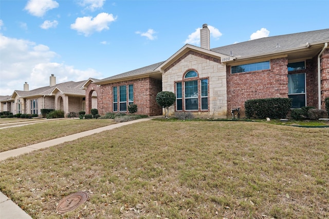 ranch-style house featuring a front lawn