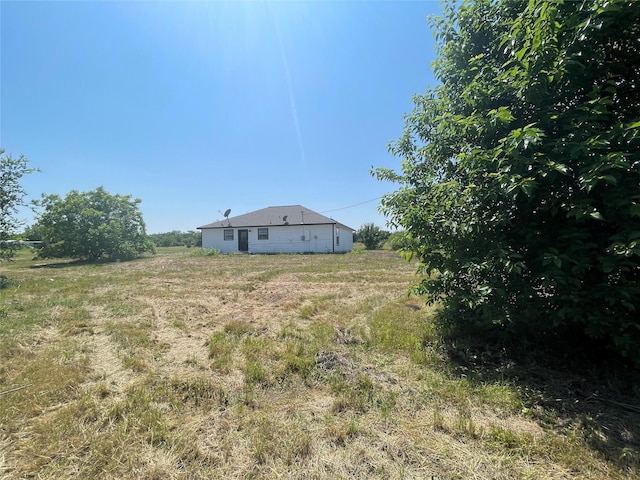 view of yard with a rural view