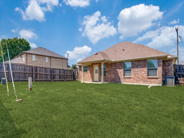 back of house featuring a yard