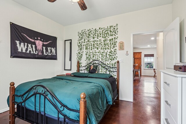 bedroom with ceiling fan