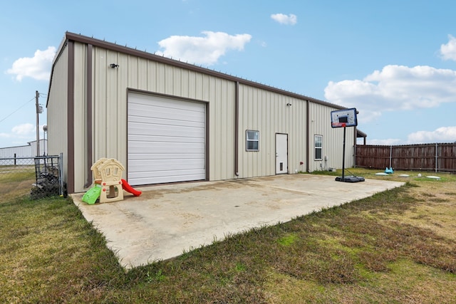 garage featuring a lawn