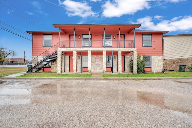 view of front of house featuring a balcony