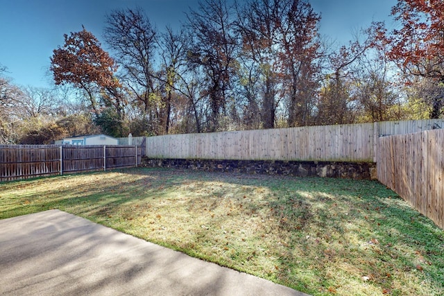 view of yard featuring a patio