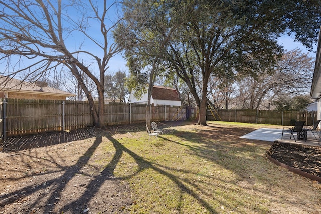 view of yard featuring a patio