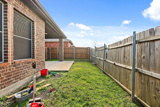 view of yard featuring a patio