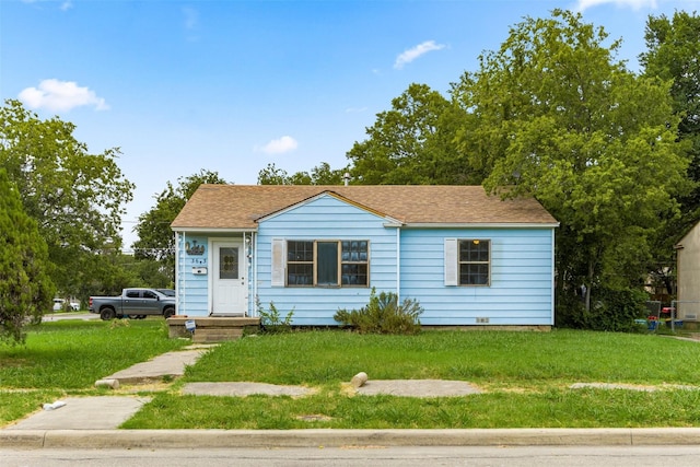 view of front facade with a front yard