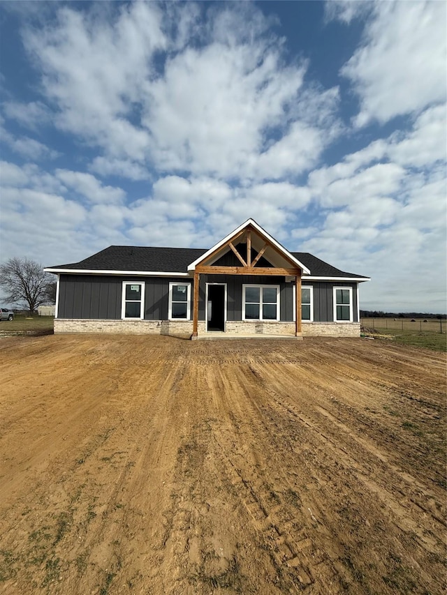 view of front of property