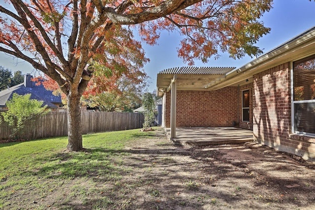 view of yard featuring a patio area