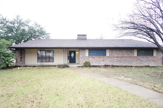 ranch-style home with a front yard