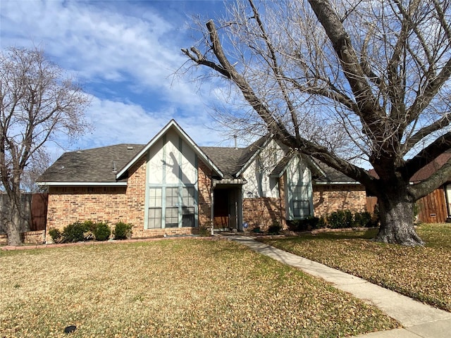 view of front facade featuring a front yard