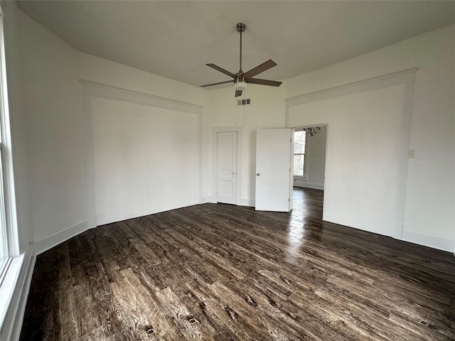 spare room with dark wood-type flooring and ceiling fan