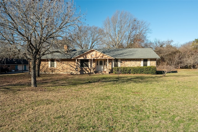 ranch-style home featuring a front lawn