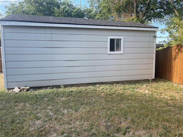 view of outdoor structure with a yard