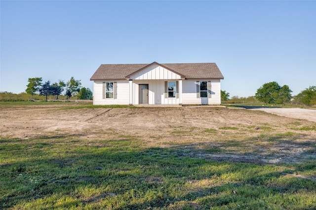 6358 Abner Rd, Terrell, TX 75161 - view of front of house featuring a porch and a front lawn