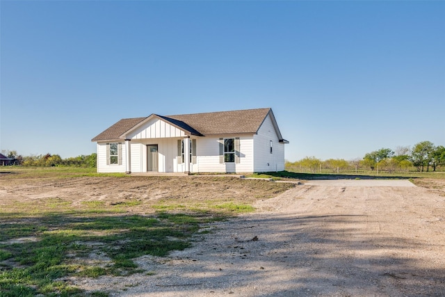 modern farmhouse style home featuring a porch