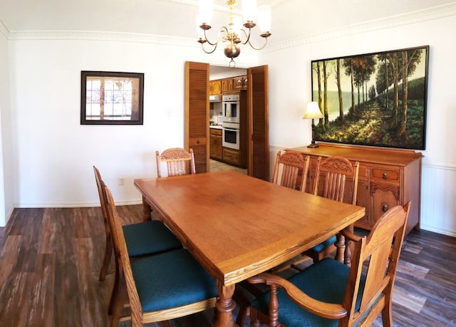 dining room with crown molding, a notable chandelier, and dark hardwood / wood-style flooring