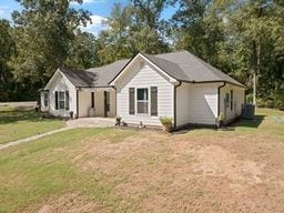 view of front of home with a front lawn