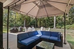 view of patio / terrace featuring an outdoor living space