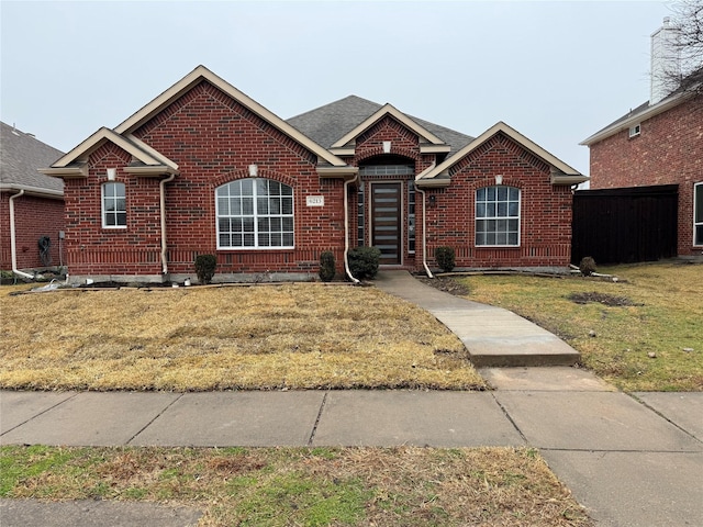 view of front facade with a front yard