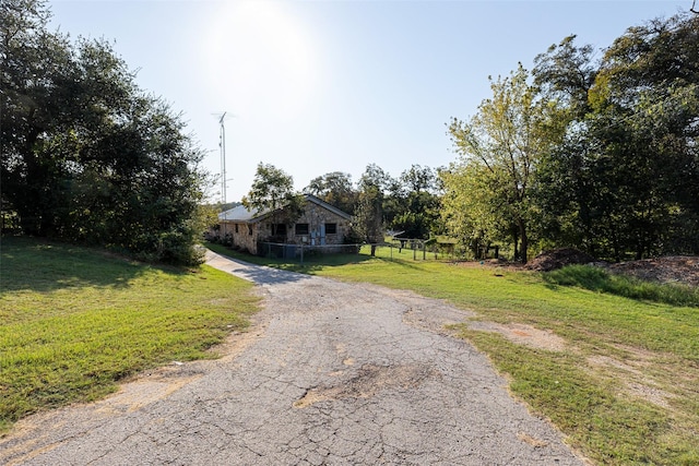 view of front facade with a front yard