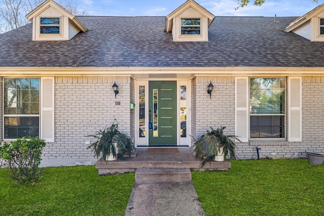 view of front facade with a front lawn