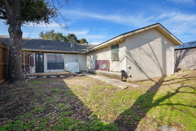 back of house featuring a yard