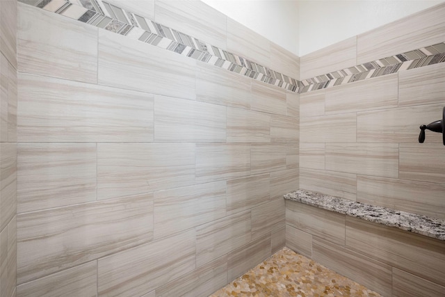 bathroom featuring a tile shower