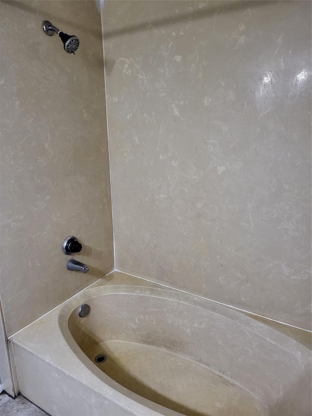 bathroom featuring shower / bathing tub combination