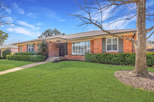 ranch-style home featuring a front lawn