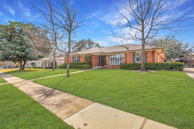 single story home featuring a front yard