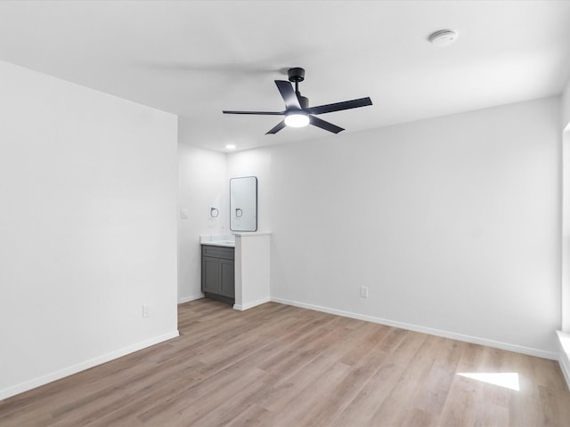 unfurnished room with light hardwood / wood-style floors and ceiling fan