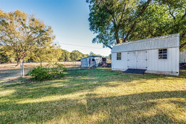 view of yard featuring a storage unit