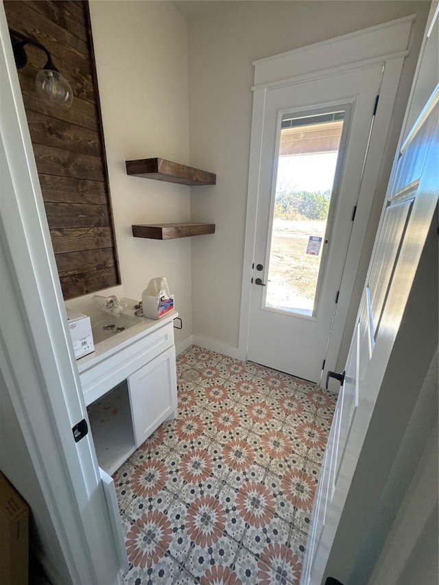 laundry room featuring light tile patterned flooring