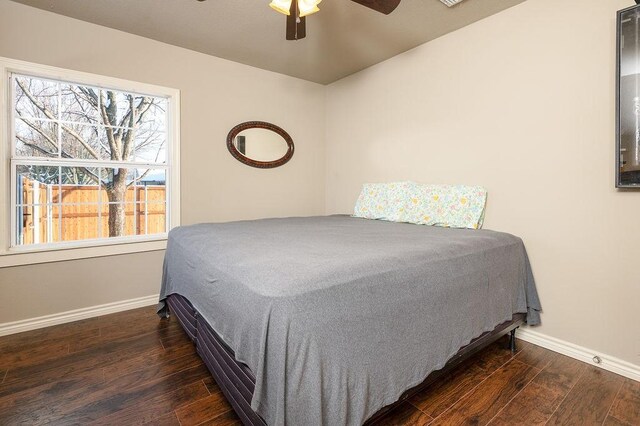 bedroom featuring ceiling fan, dark hardwood / wood-style floors, and a closet