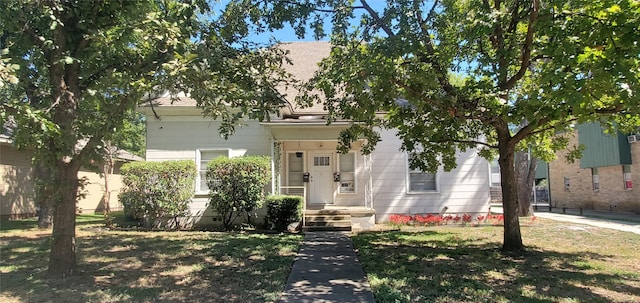 view of front of home with a front lawn