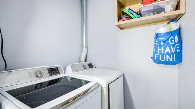 washroom featuring washing machine and clothes dryer