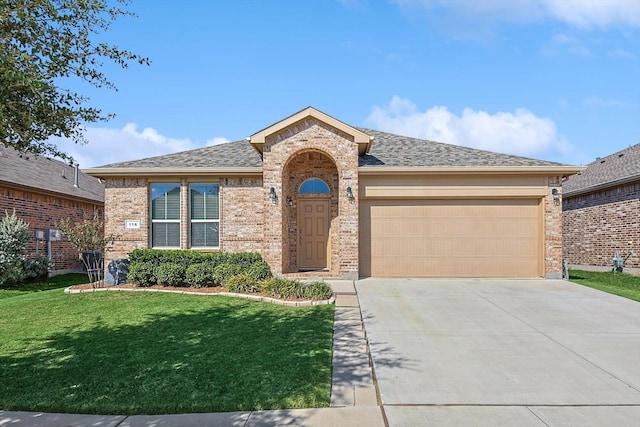 view of front of house featuring a front yard and a garage