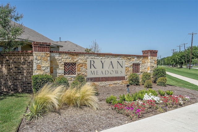 view of community / neighborhood sign