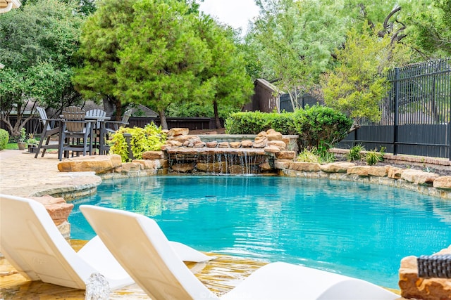 view of pool with pool water feature