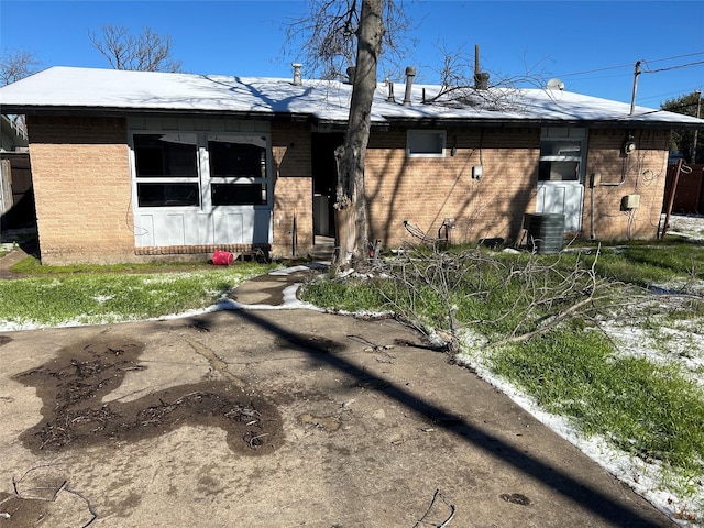 view of front of property featuring cooling unit