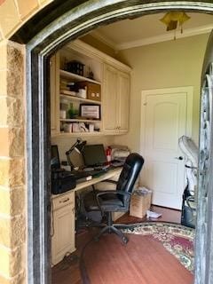 office area with ceiling fan, hardwood / wood-style flooring, and crown molding