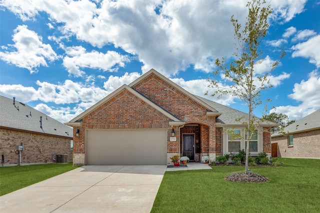 view of front of property featuring central AC, a garage, and a front lawn