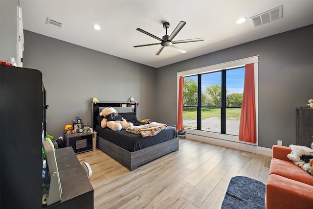 bedroom featuring light hardwood / wood-style floors and ceiling fan