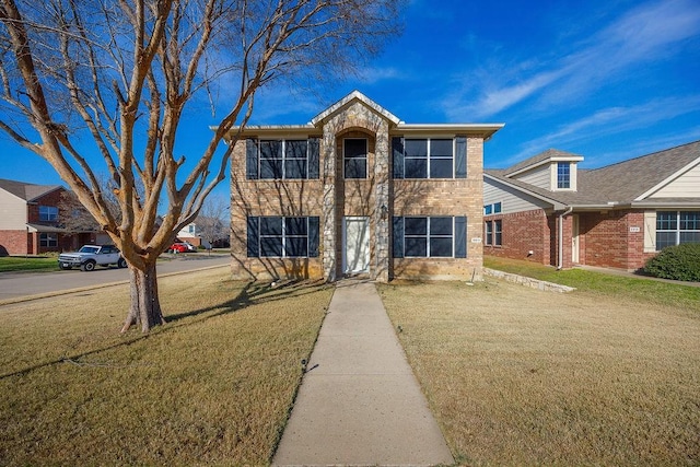 view of front facade featuring a front lawn