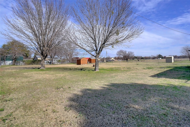 view of yard featuring a rural view